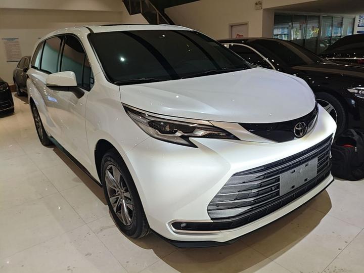 Sienna 2026 2.5L Hybrid AWD Luxury photo 3