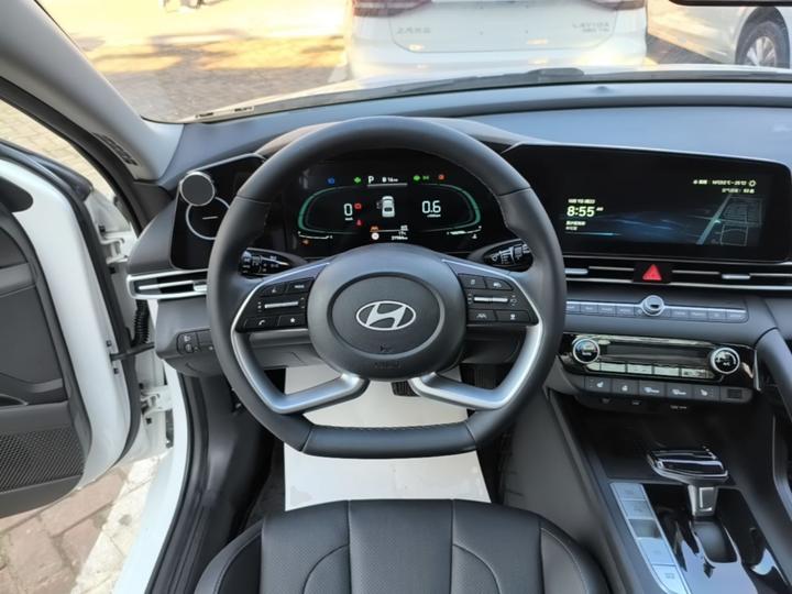 Elantra 2023 1.5L CVT LUX Premium photo 6