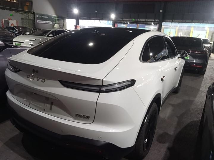 L60 2024 60kWh RWD photo 4