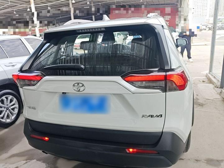 RAV4 2022 2.0L CVT RWD photo 5
