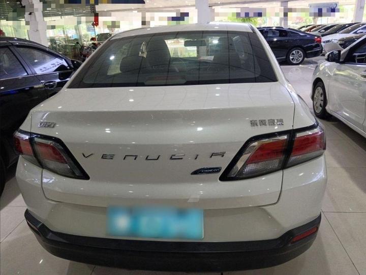 D60 2018 1.6L CVT Connected Elite photo 4