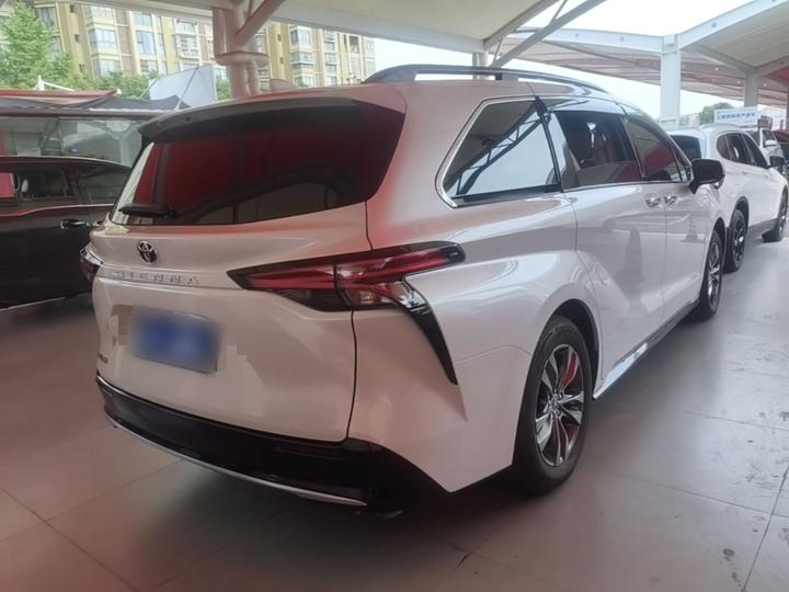 Sienna 2026 2.5L Hybrid AWD Premium photo 4
