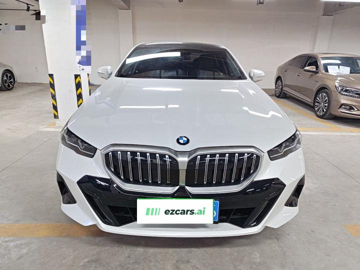 5 Series 2025 525Li M Sport Package photo 2