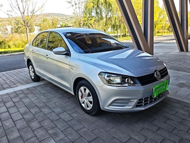 2015 1.6L MT Fashion photo 3