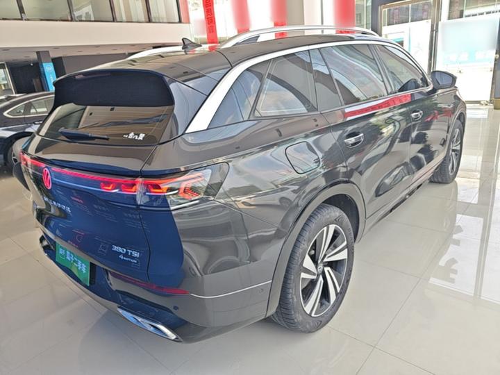 2023 380TSI AWD R-Line photo 4