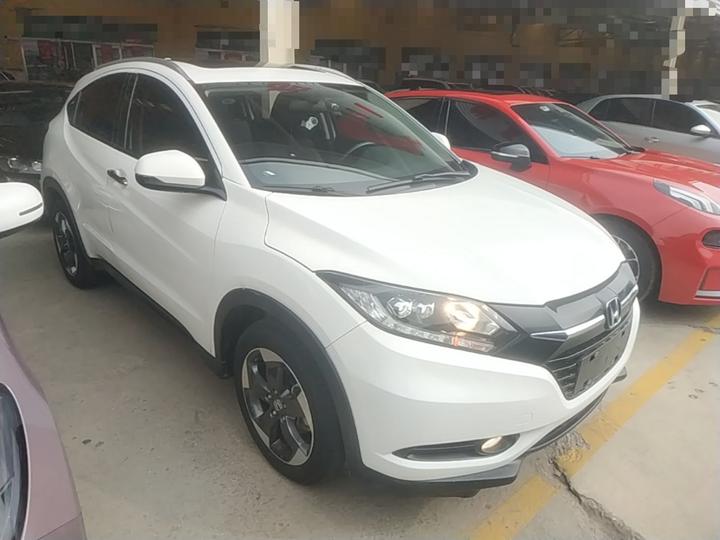 Vezel 2017 1.8L CVT RWD Luxury photo 3