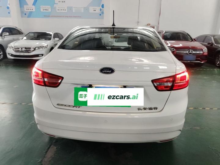 Escort 2017 Facelift 1.5L AT Comfort photo 3