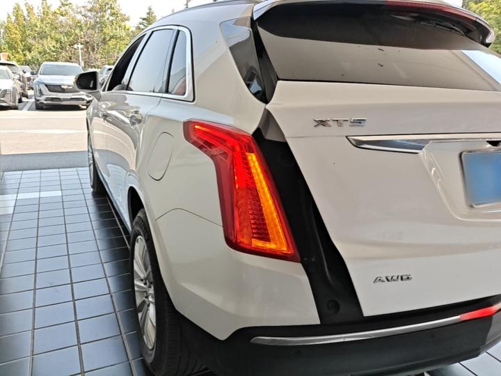 XT5 2018 28E AWD Tech photo 4
