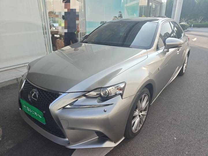 IS 2015 200t F SPORT