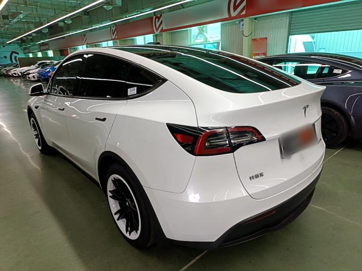 Model Y 2024 RWD photo 4