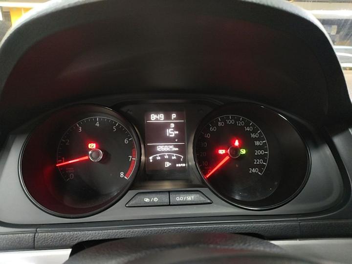 2015 1.6L AT photo 7