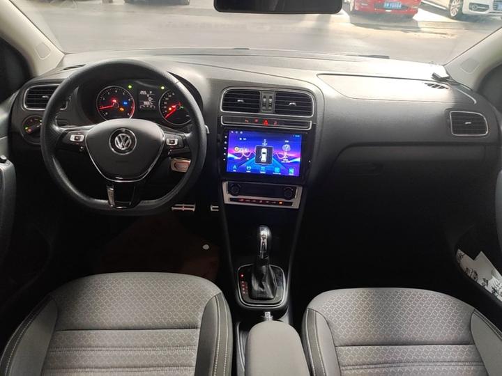 2014 1.6L Cross Polo AT photo 5