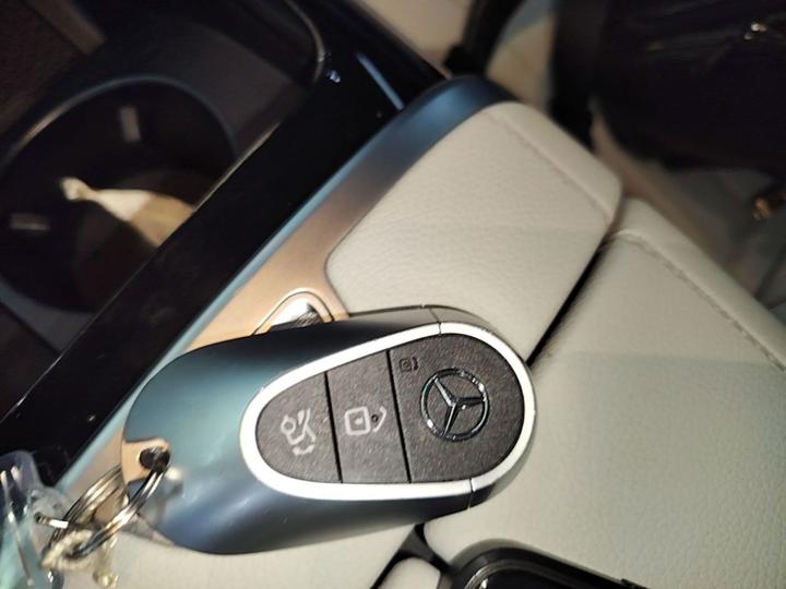 EQE SUV 2023 350 4MATIC Luxury photo 8