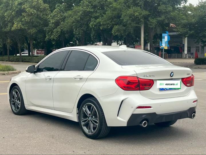 1 Series 2023 120i M Sport photo 4