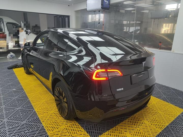 Model Y 2024 RWD photo 4