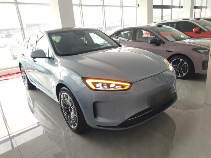 HIMA AITO M5 2022 EV AWD Performance photo 3