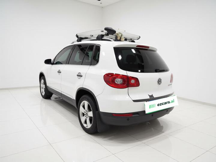 Tiguan 2010 1.8TSI AT AWD photo 4