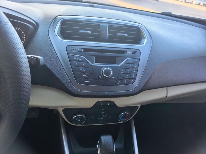 Escort 2015 1.5L AT Comfort photo 8