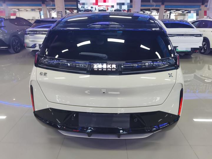 X 2023 RWD ME 5-Seater photo 5