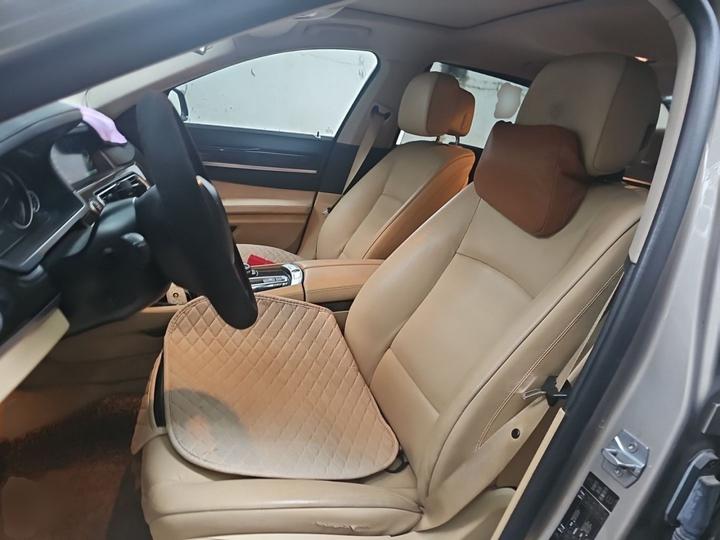 7 Series 2013 730Li Leading photo 7