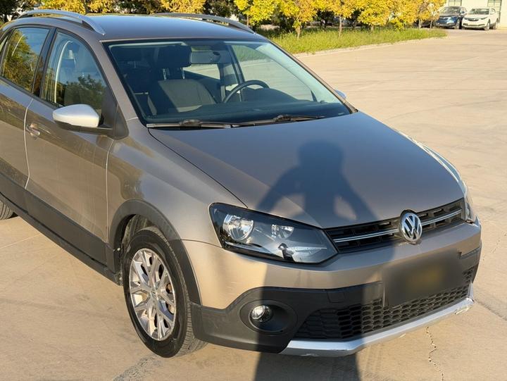 2016 1.4L Cross Polo AT photo 3