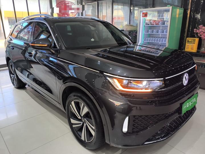 2024 Facelift 380TSI AWD R-Line photo 3
