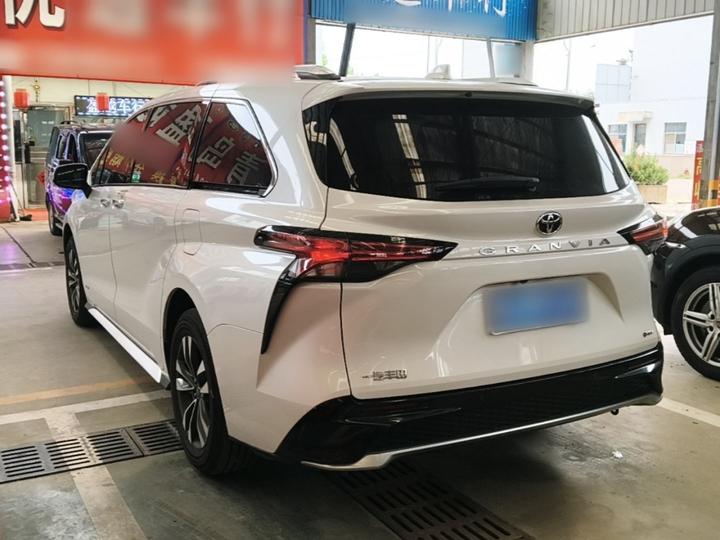 Granvia 2024 2.5L Hybrid Luxury photo 4