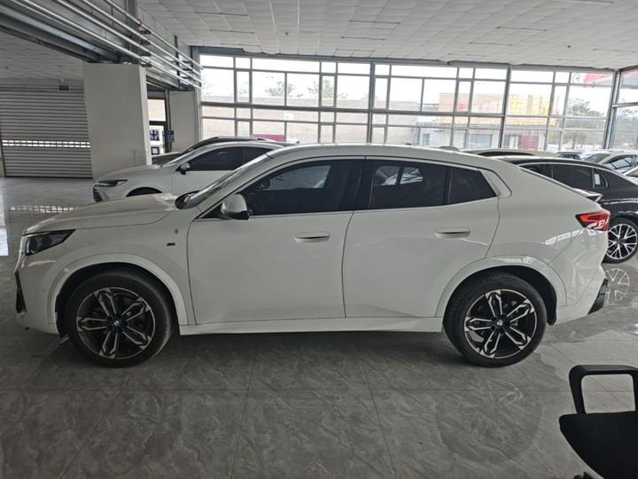 X2 Imported 2024 sDrive25i M Sport Package photo 3