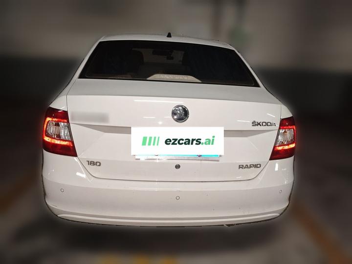 Rapid 2015 1.6L MT photo 5