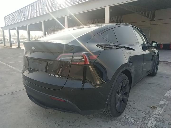 Model Y 2024 RWD photo 6