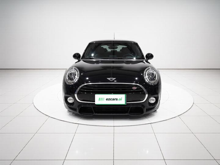 2021 1.5T 3-Door photo 2