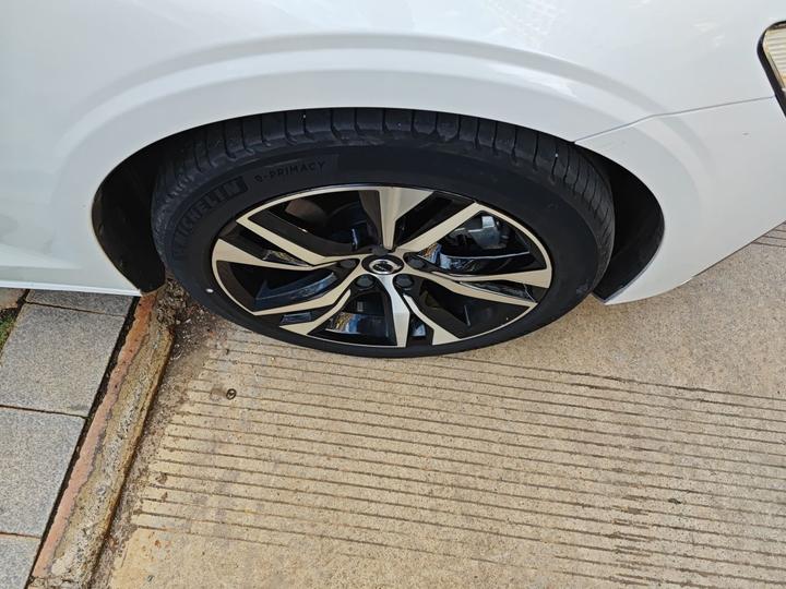 S60 2024 B5 Sport photo 8
