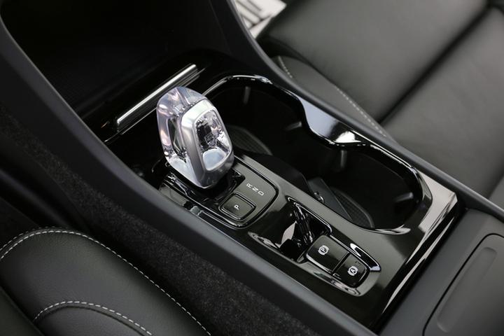 XC40 2023 B4 AWD Luxury photo 6