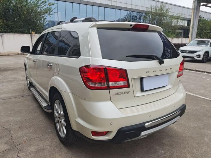 Dodge 2013 2.4L RWD photo 4