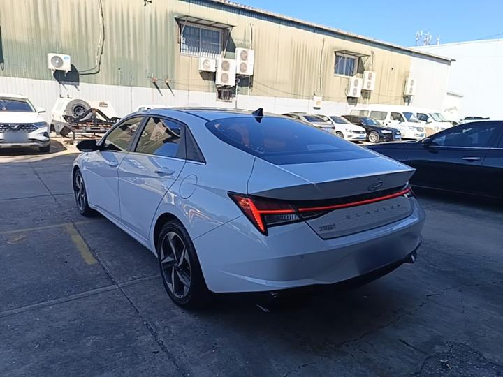 Elantra 2022 1.5L CVT LUX Premium photo 4