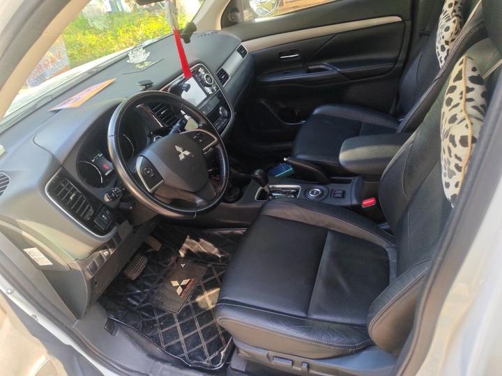 Outlander Imported 2013 2.4L AWD Luxury 5-Seater photo 7