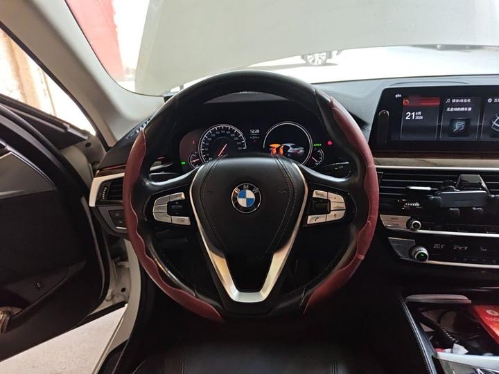 5 Series 2018 525Li Luxury photo 3