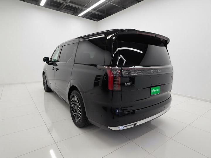 009 2024 6-Seater Executive AWD 108kWh photo 4