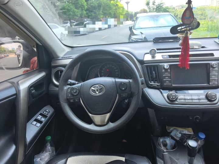 RAV4 2015 2.0L CVT RWD photo 3