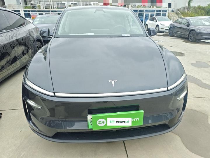 Model Y 2025 RWD photo 2