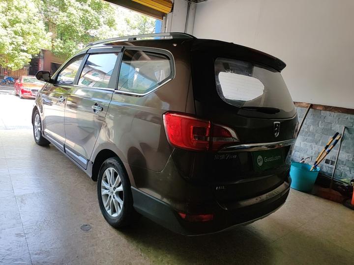 730 2016 1.8L MT Luxury 7-Seater photo 4