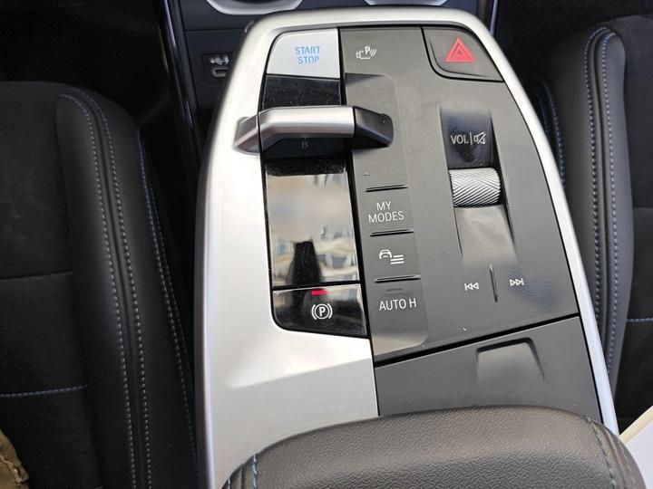 iX1 2023 xDrive30L M Sport Package photo 6
