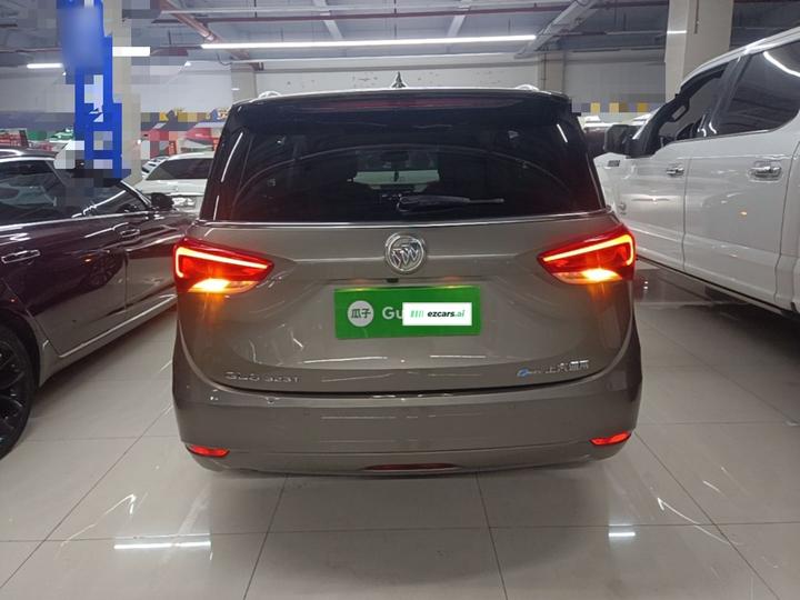 GL6 2021 323T Mild Hybrid Premium photo 5