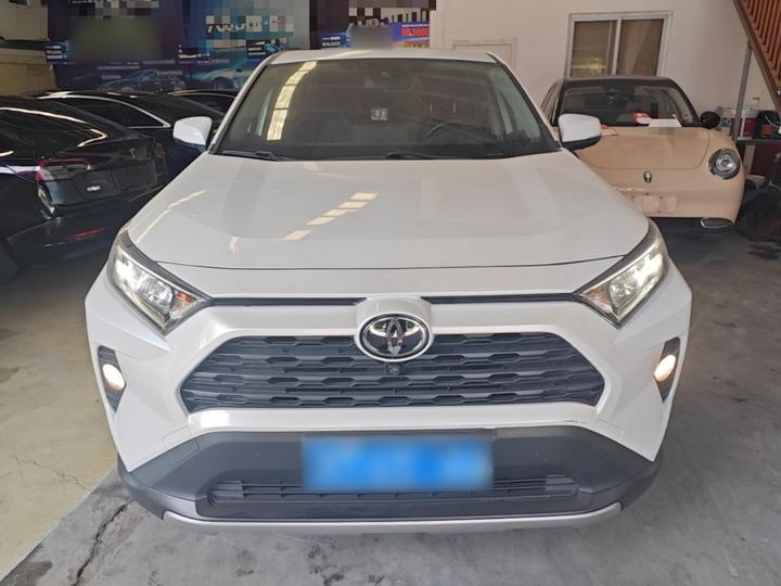 RAV4 2021 2.0L CVT RWD PLUS photo 2