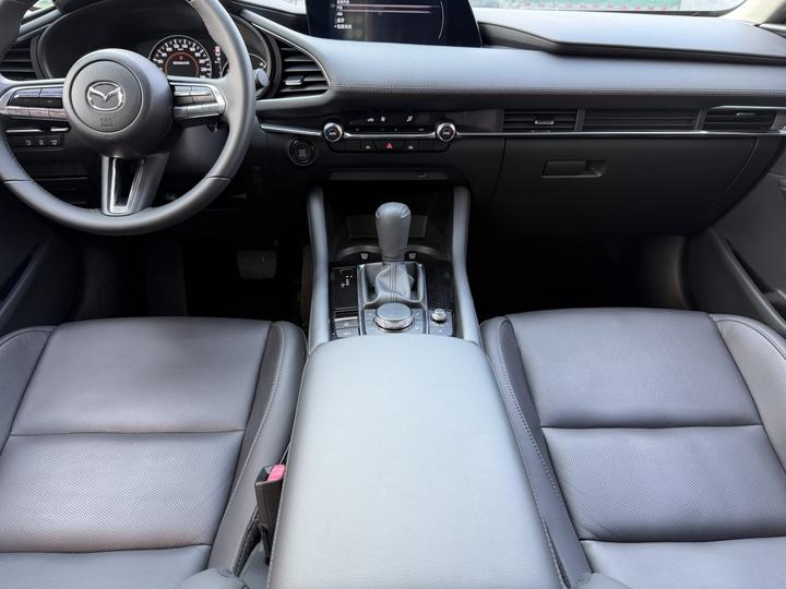 3 Axela 2023 2.0L AT photo 6