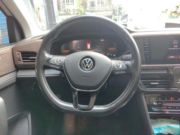 Tharu 2022 280TSI RWD Luxury photo 3