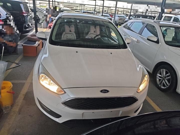 Focus 2018 Hatchback Classic 1.6L AT Fashion photo 2