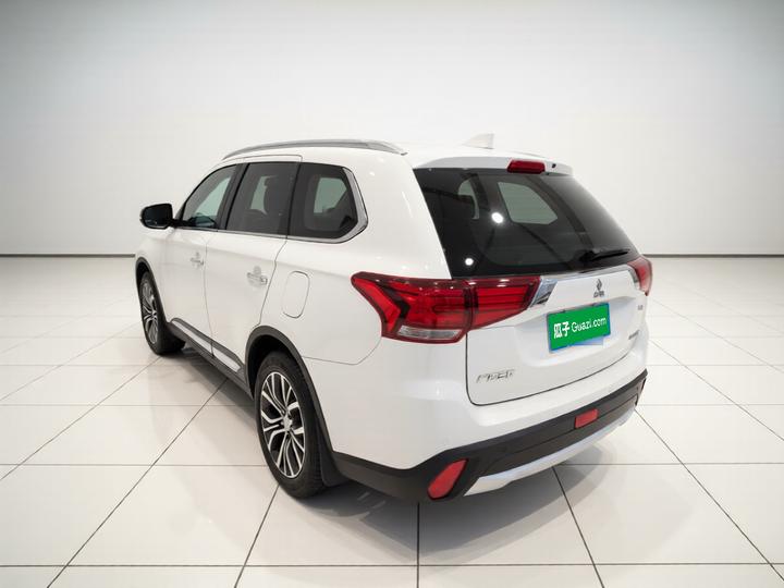 Outlander 2018 2.4L AWD Elite 5-Seater photo 4