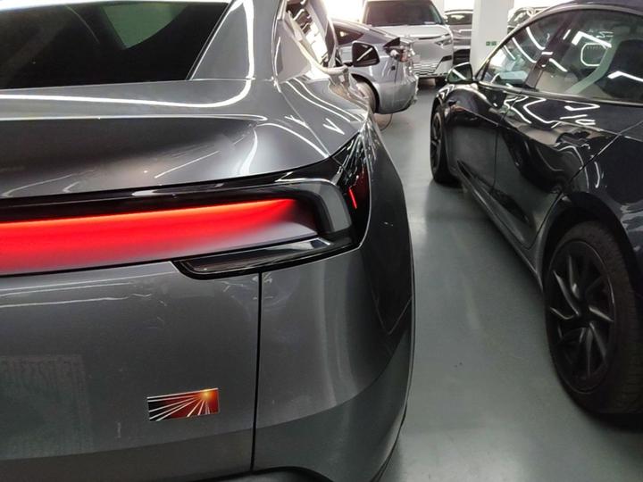 Model Y 2025 RWD Launch Edition photo 7