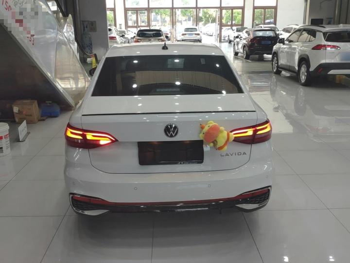 Lavida 2024 300TSI DSG Leading photo 3